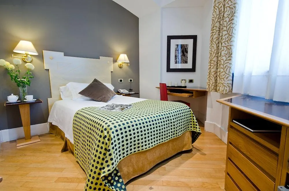 Hotel Plaza Opera Palermo İtalya