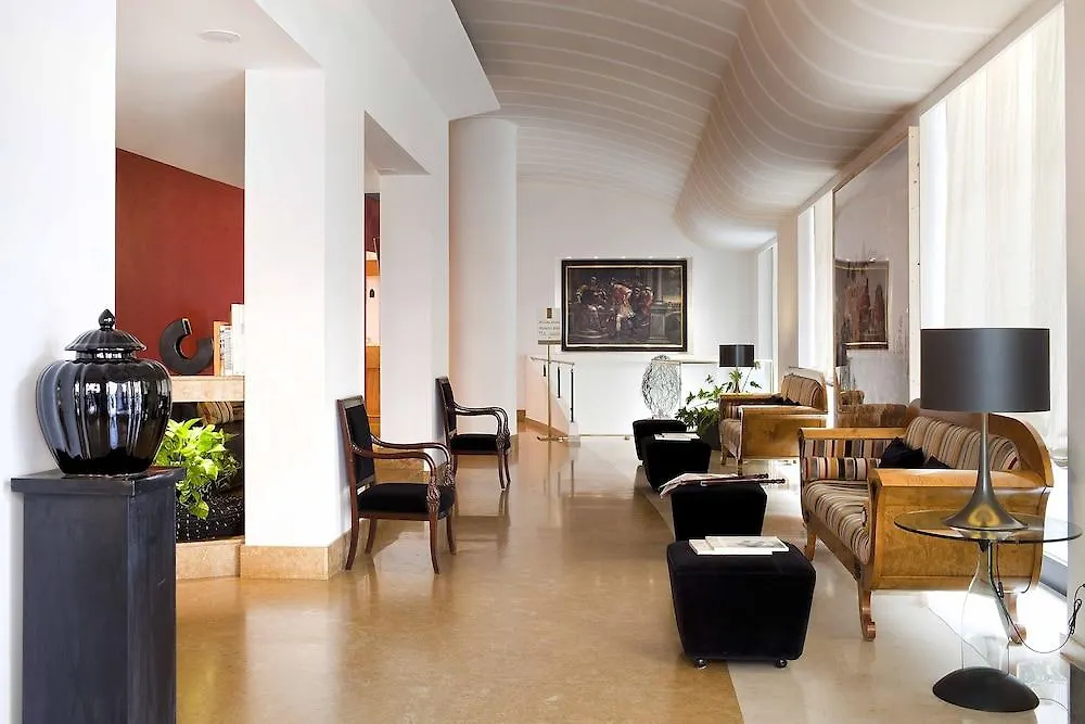 Renewed Hotel Plaza Opéra Palerme Italie